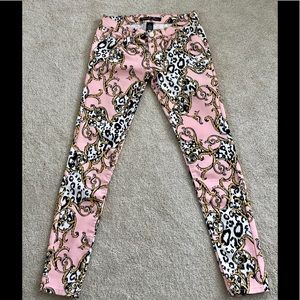 Soooo cute patterned jeans. Size 3